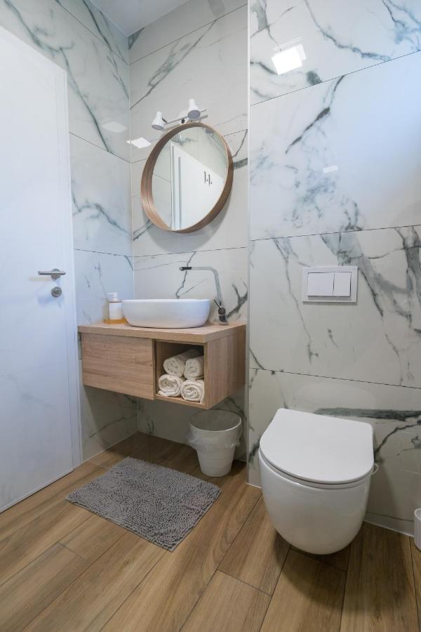 Apartments & Room Forest スルニュ エクステリア 写真