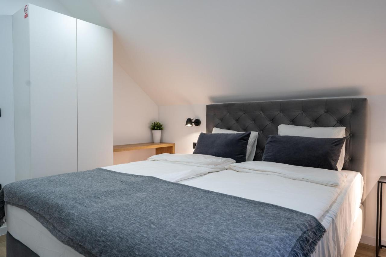 Apartments & Room Forest スルニュ エクステリア 写真