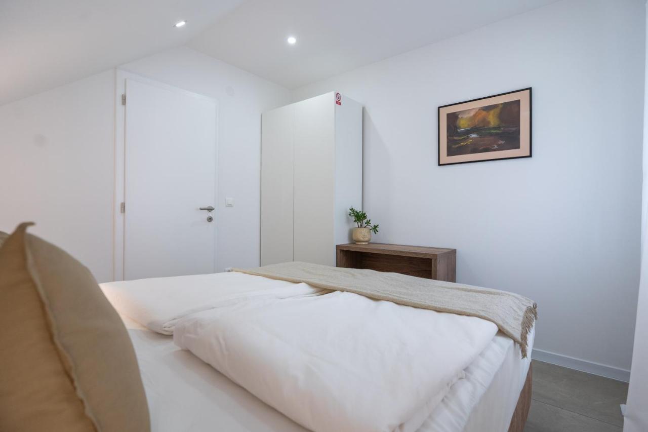 Apartments & Room Forest スルニュ エクステリア 写真