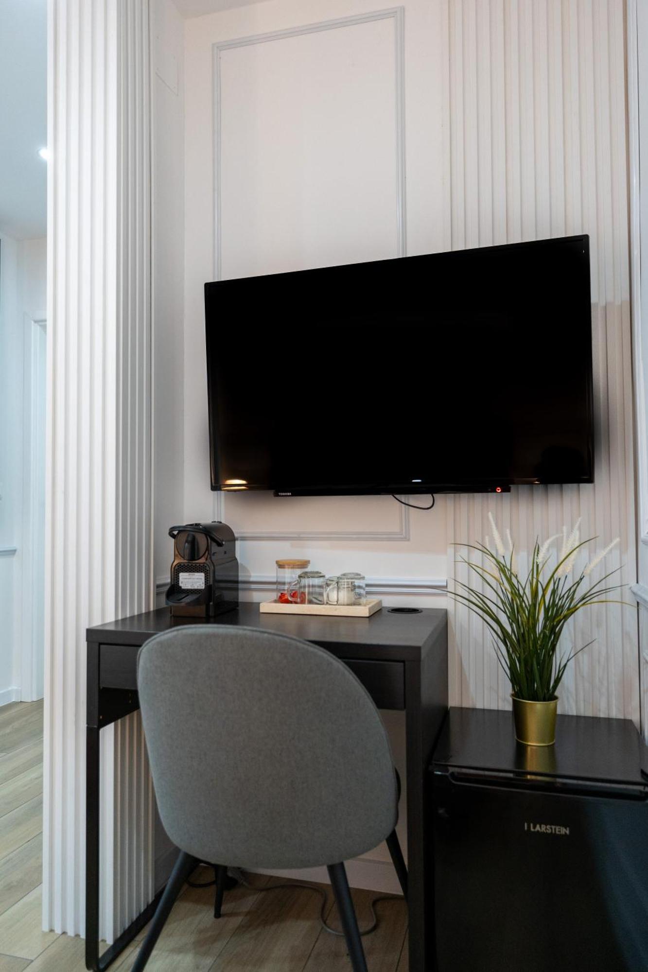 Apartments & Room Forest スルニュ エクステリア 写真